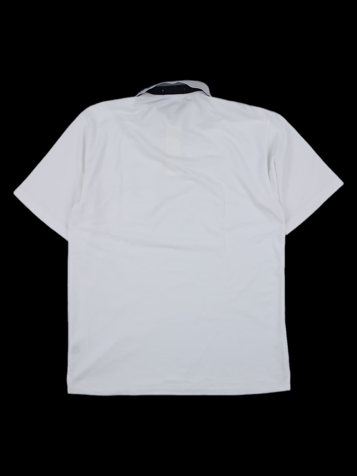 먼싱웨어 로고 패치 화이트 카라티셔츠