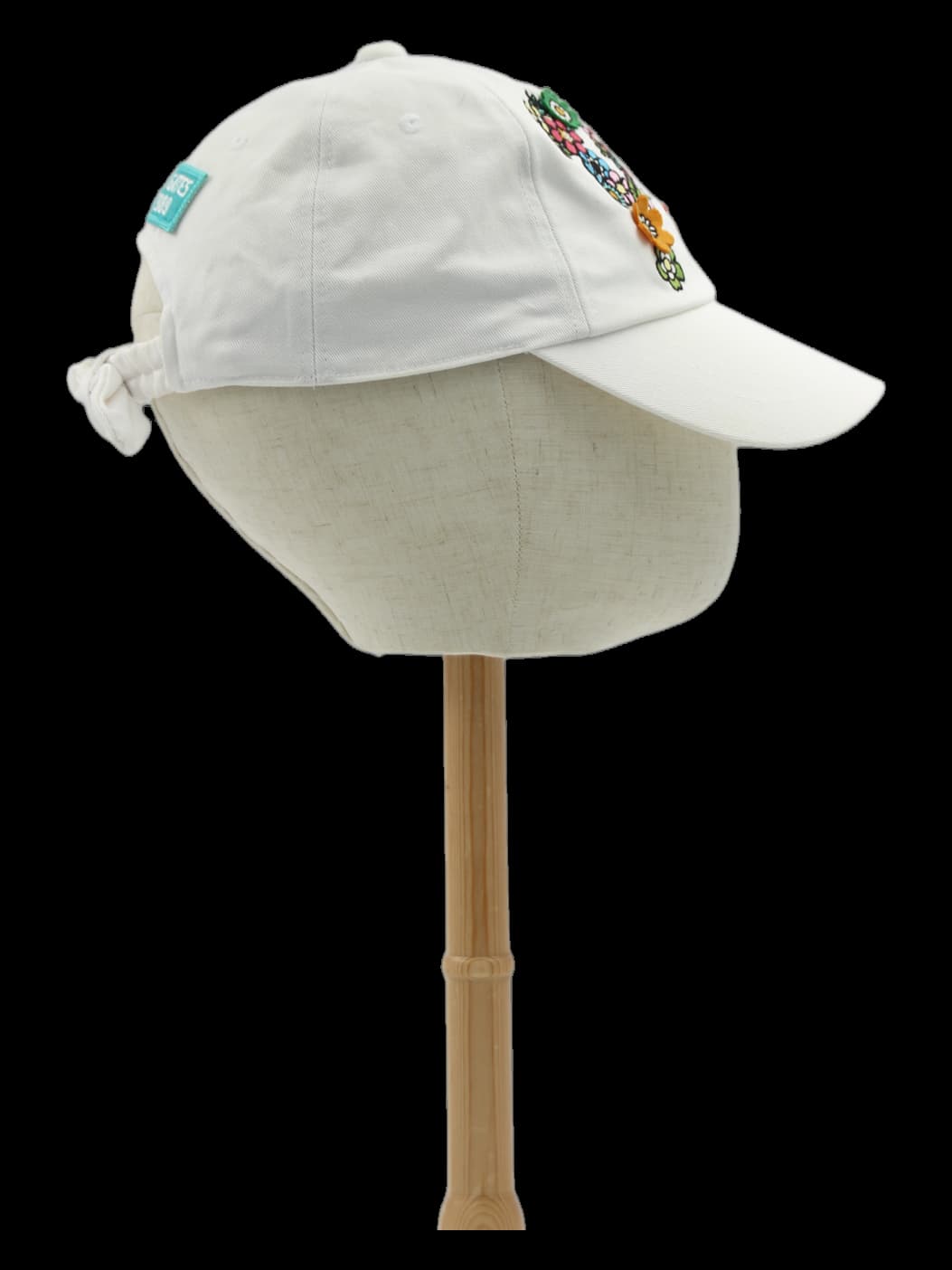 화이트 플라워 레터링 볼캡