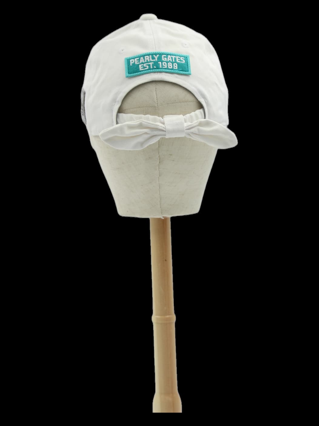 화이트 플라워 레터링 볼캡