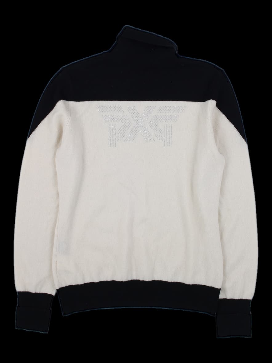 블랙앤화이트 배색 터틀넥 니트