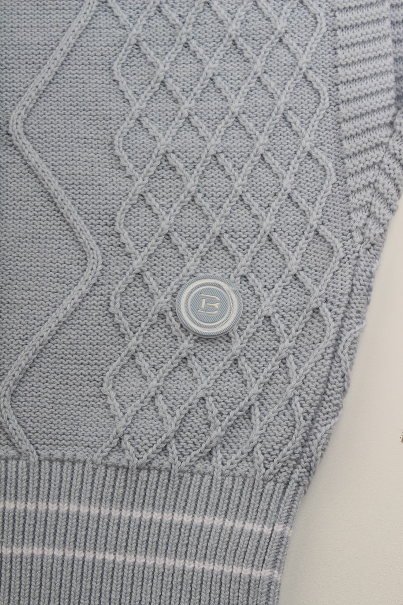 케이블 조직감 니트 베스트