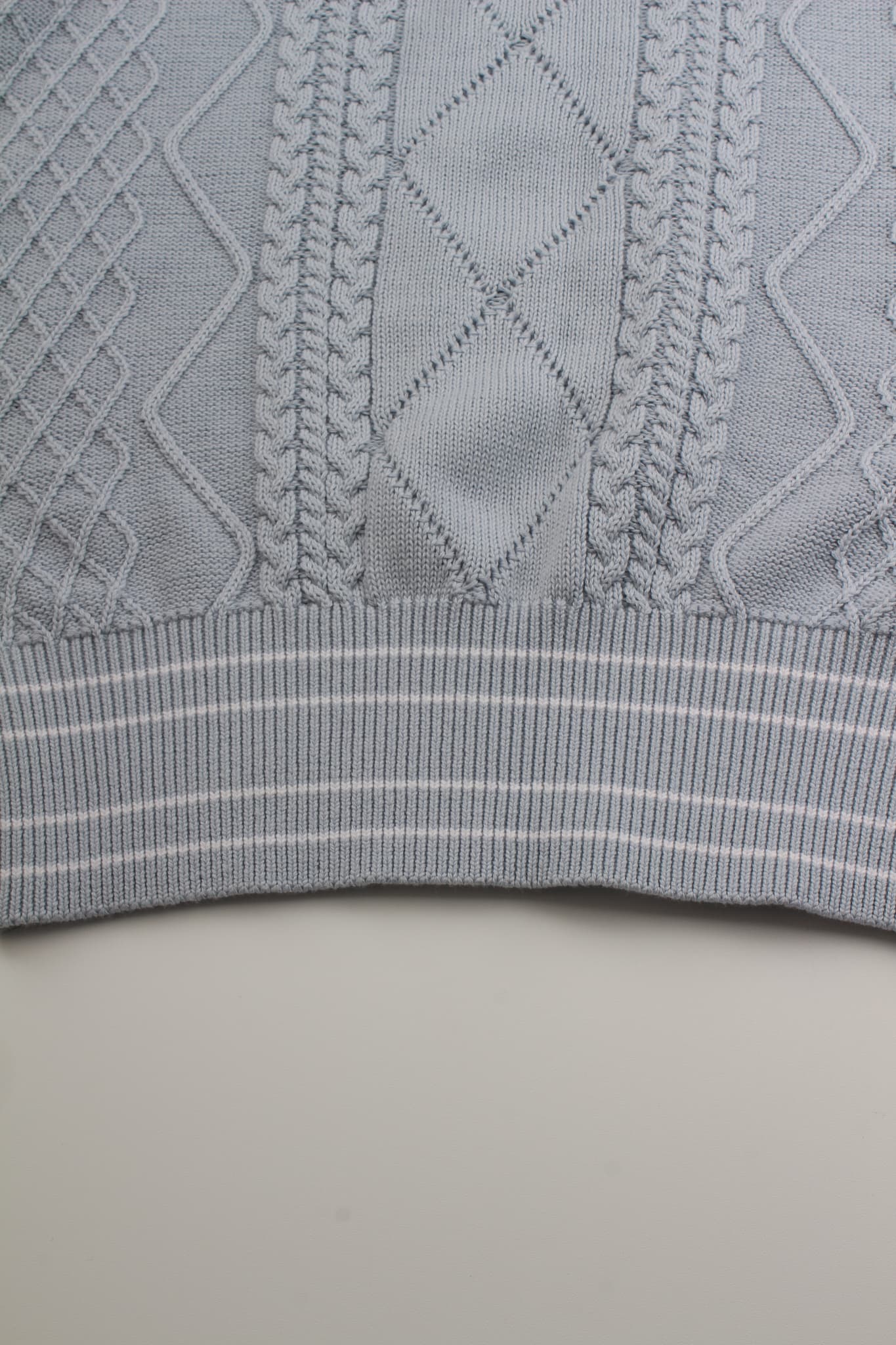 케이블 조직감 니트 베스트