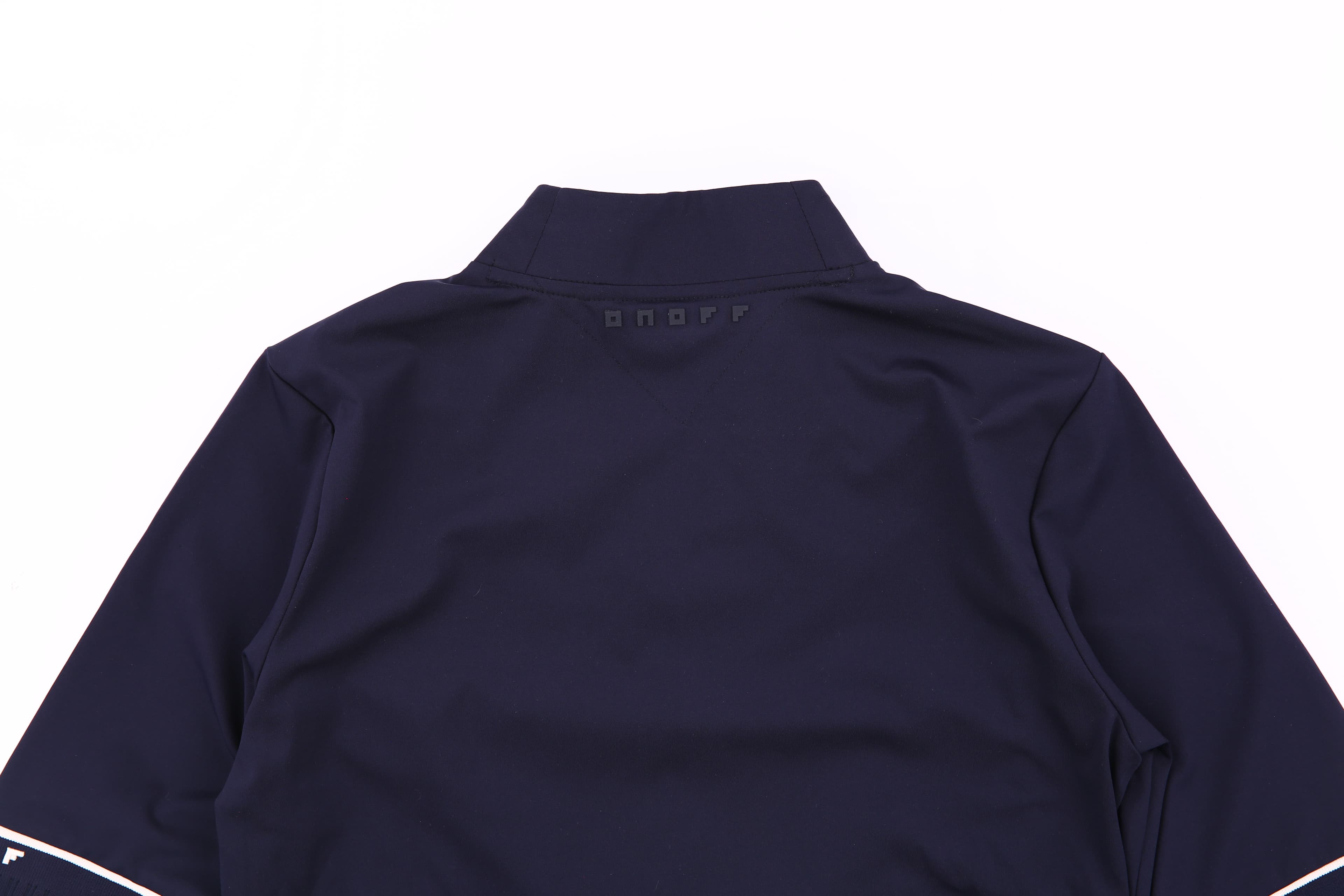 다트 변형 카라넥 티셔츠