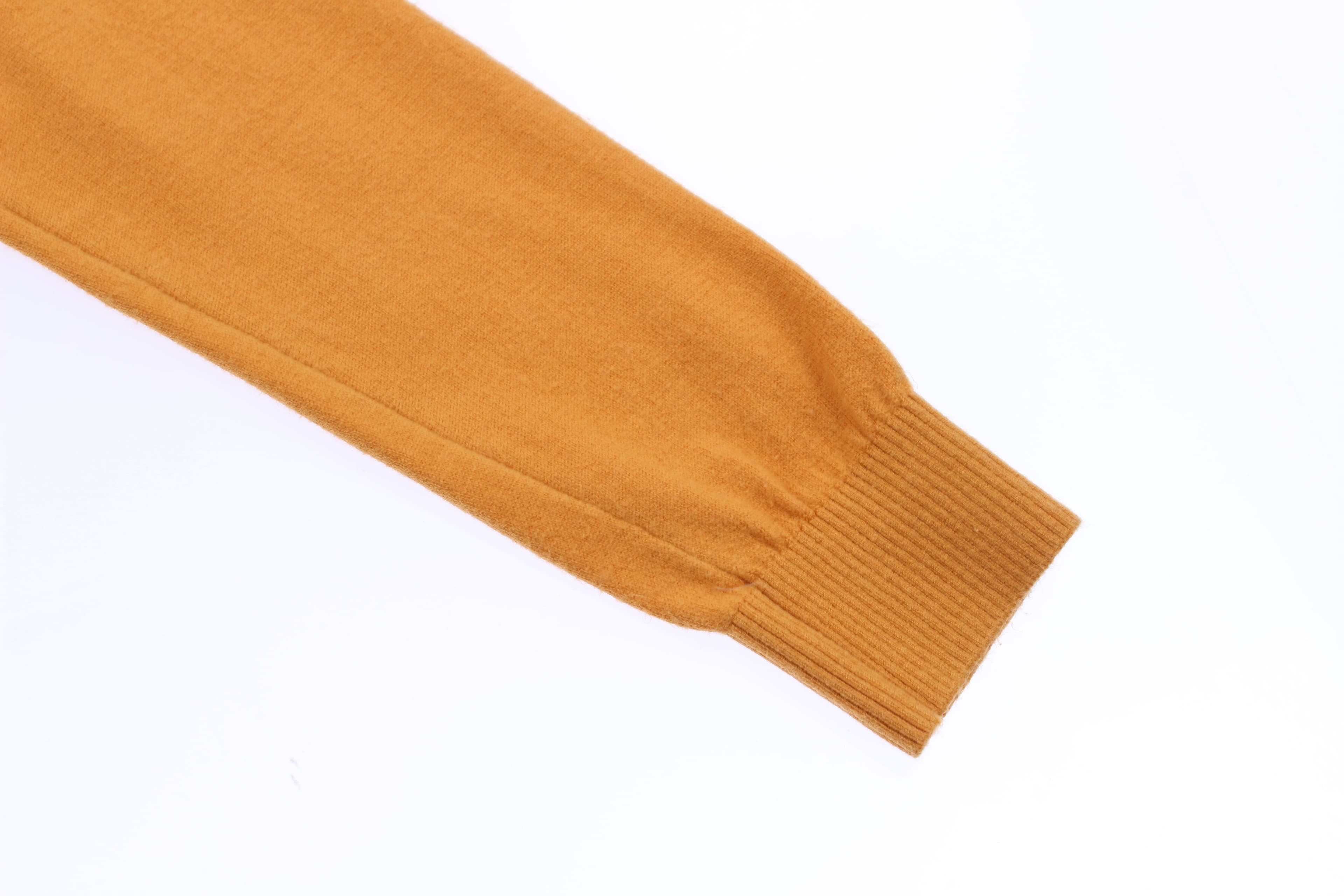 ST로고 라운드넥 니트