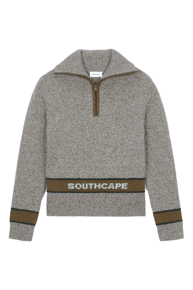 로고 포인트 하이넥 하프 집업 니트