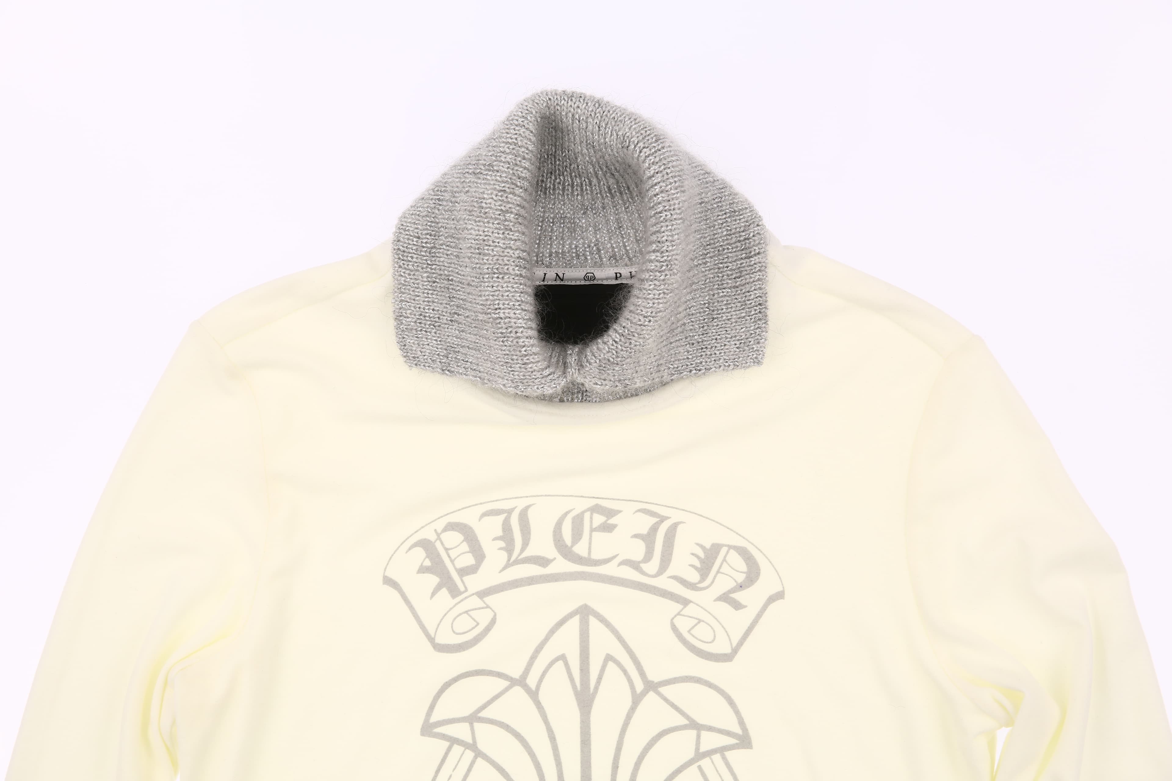 실버 디테일 하이넥 티셔츠