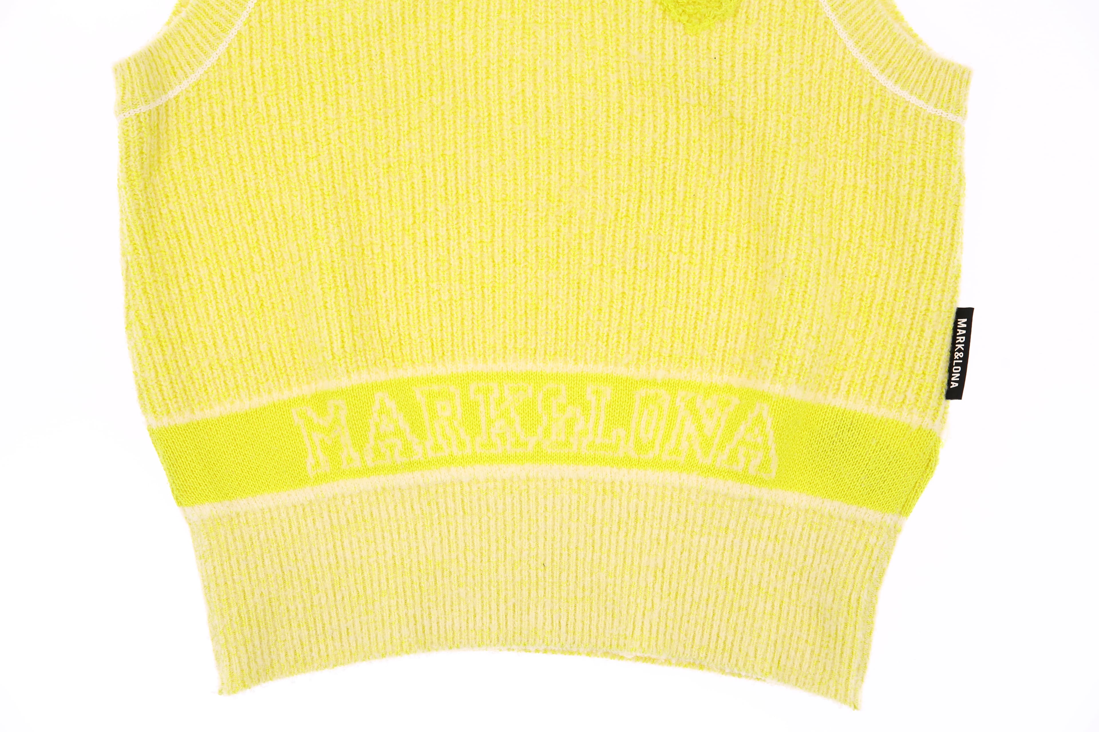 부클 자수 포인트 니트 베스트