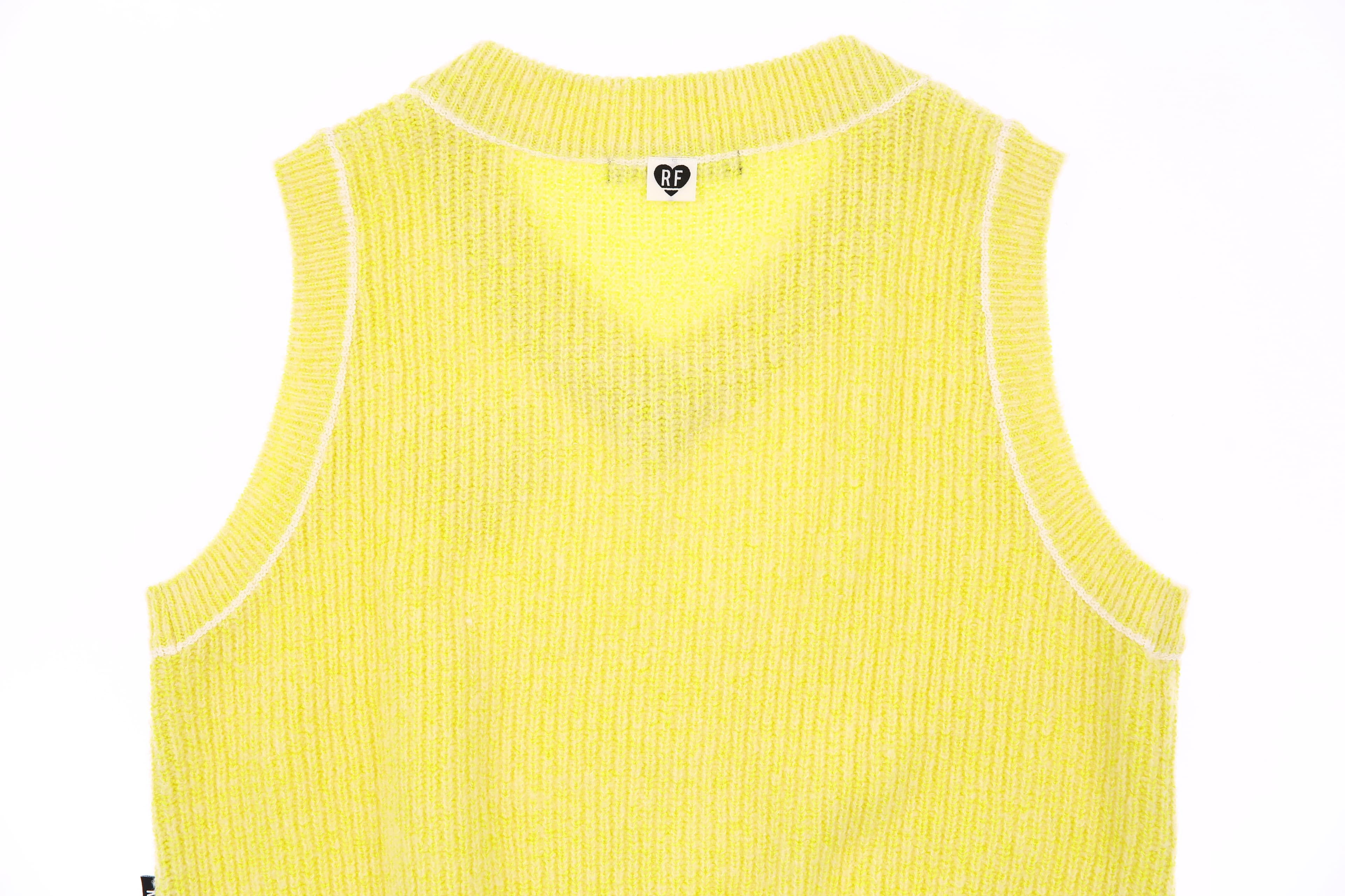 부클 자수 포인트 니트 베스트