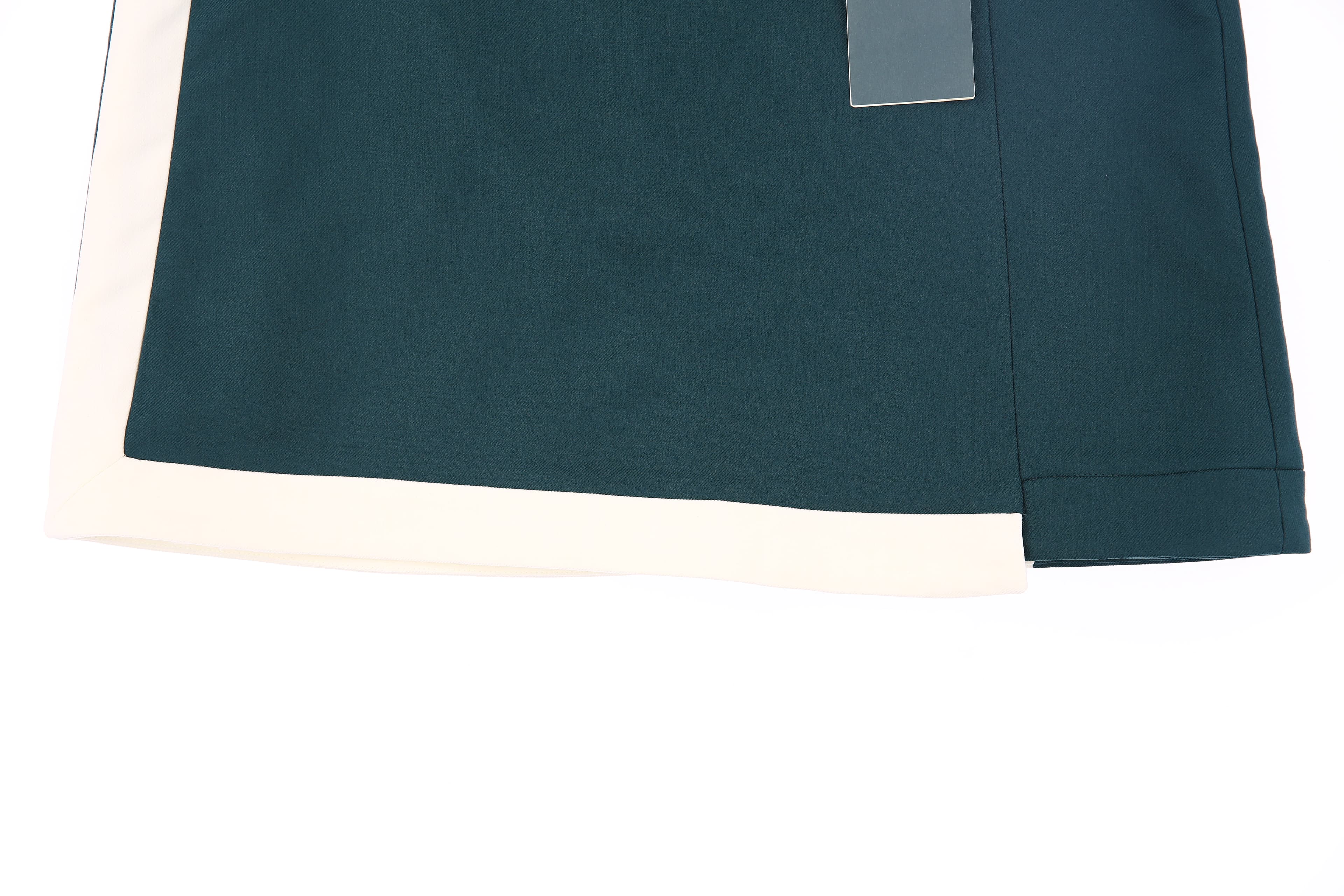 [새상품 ] 밑단 라인 포인트 랩스커트