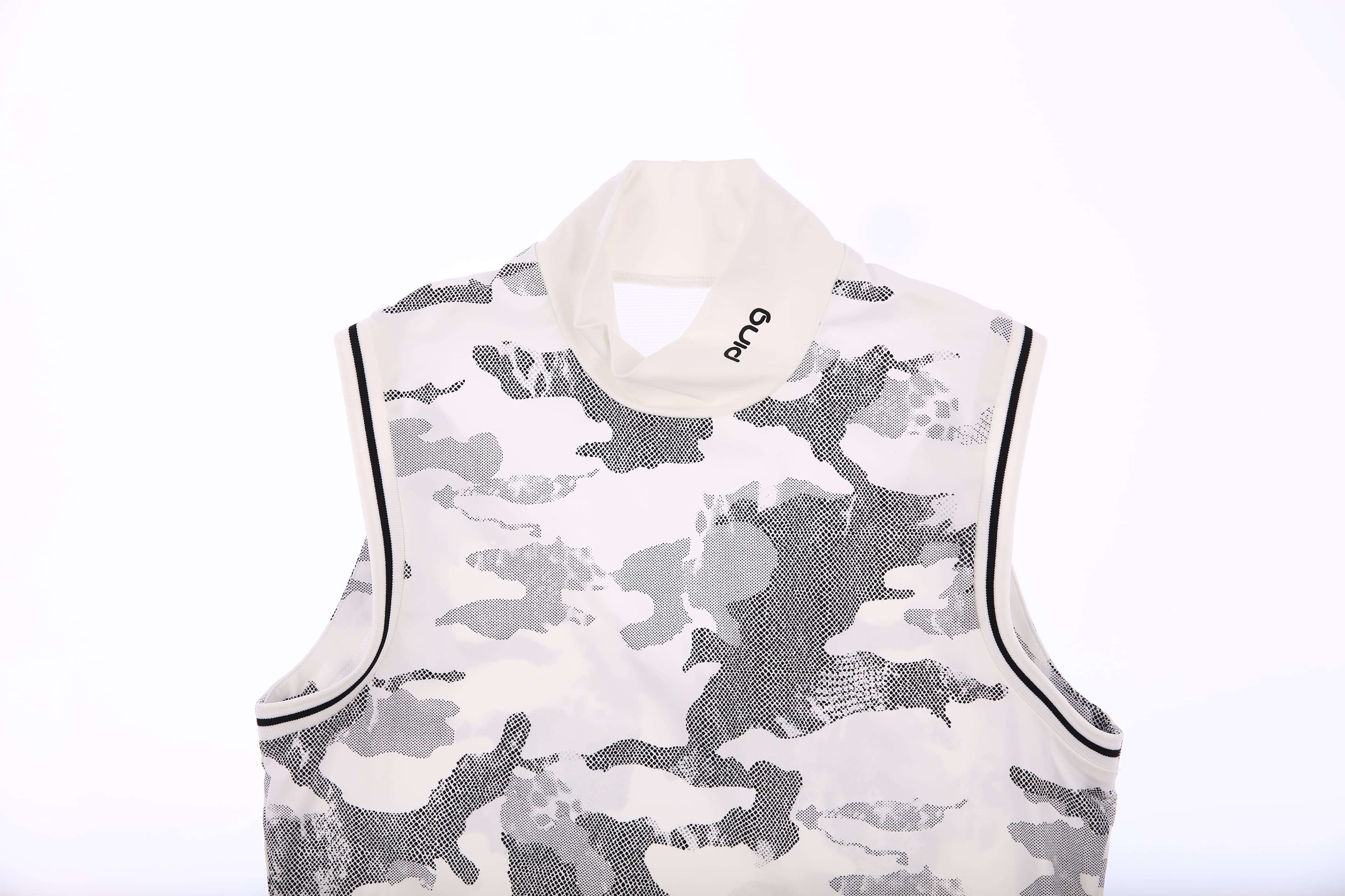 카모 패턴 하이넥 민소매 티셔츠