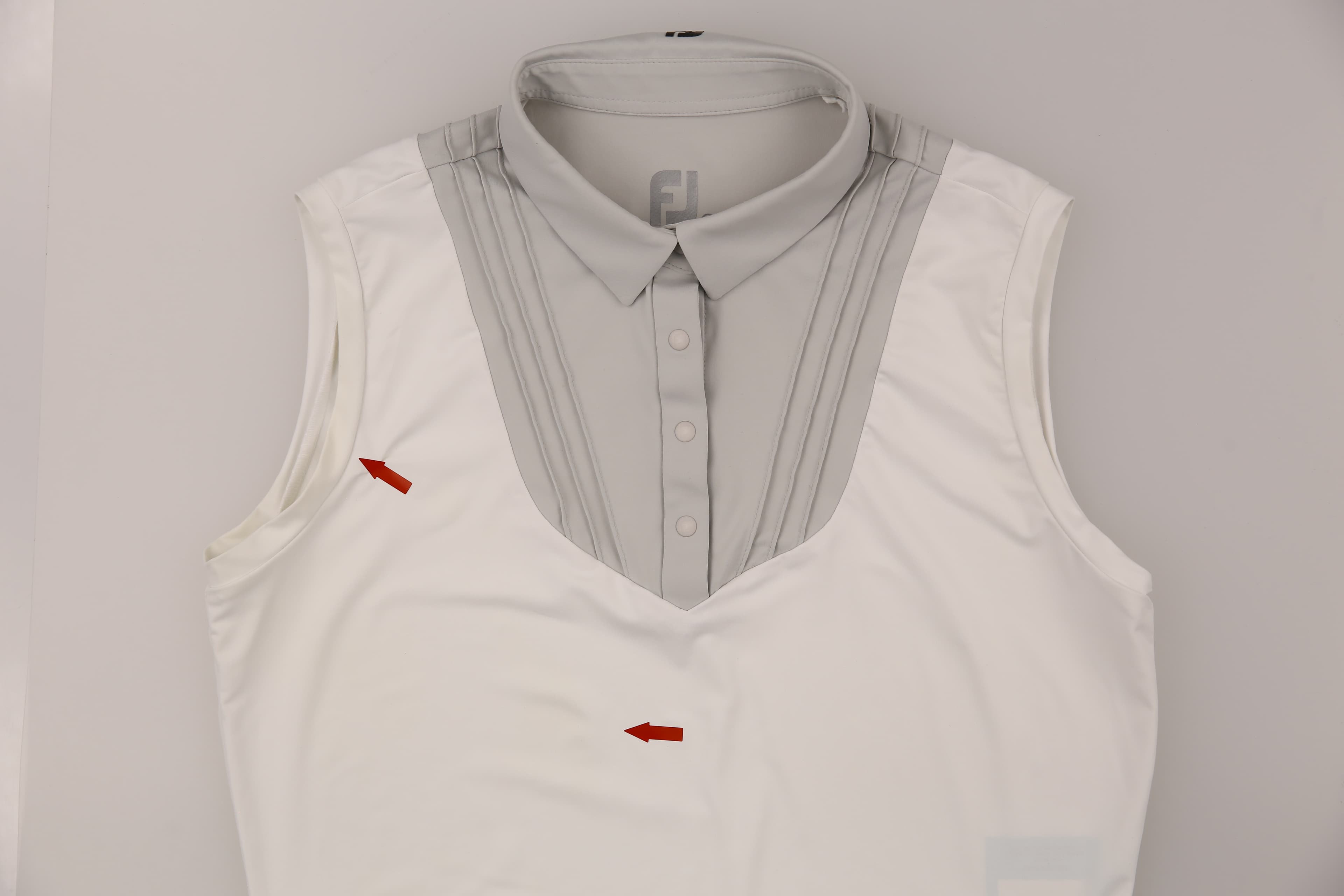 턱 라인 카라 슬리브리스