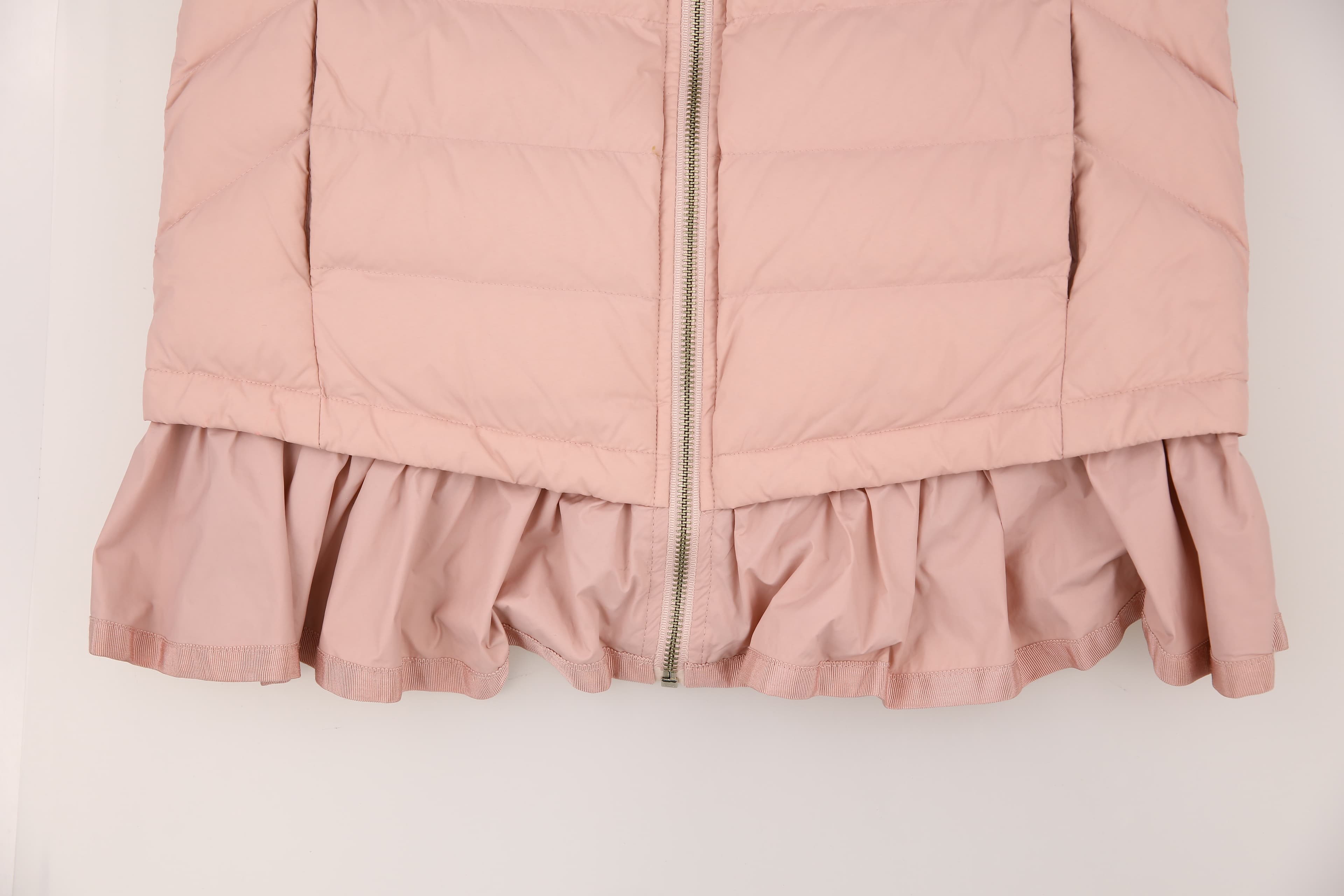 밑단 프릴 셔링 패딩 베스트