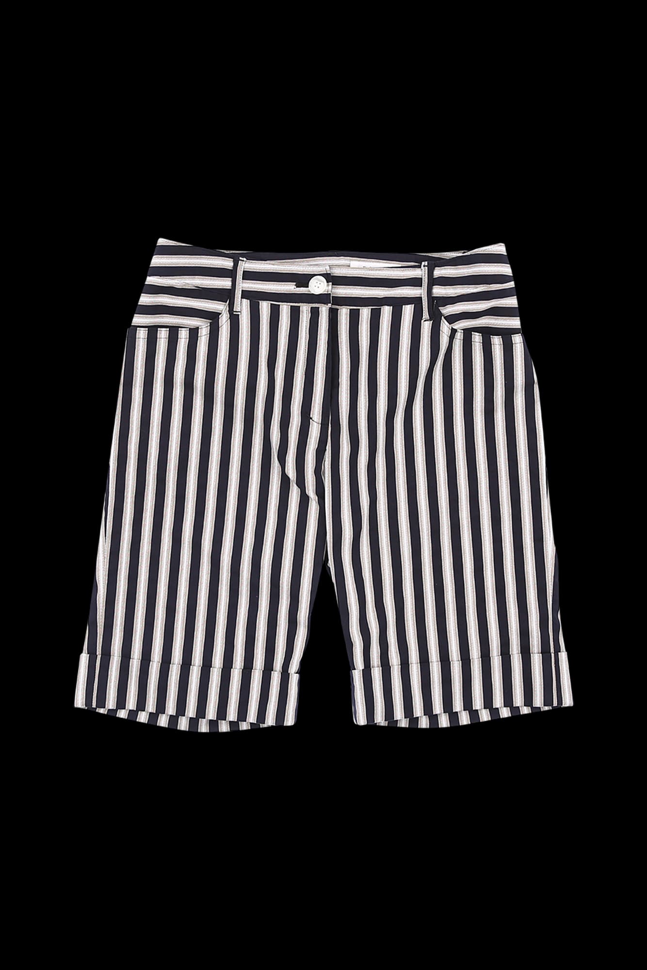 스트라이프 패턴 반바지