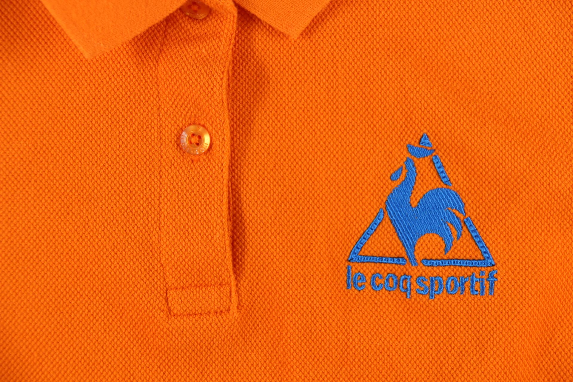 로고 자수 반팔 카라 티셔츠