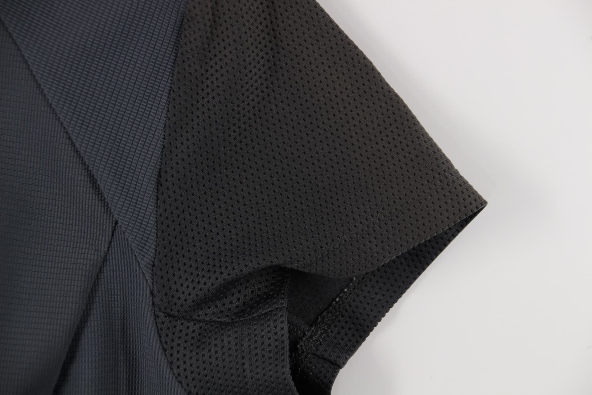 메쉬 소매 카라 반팔 티셔츠