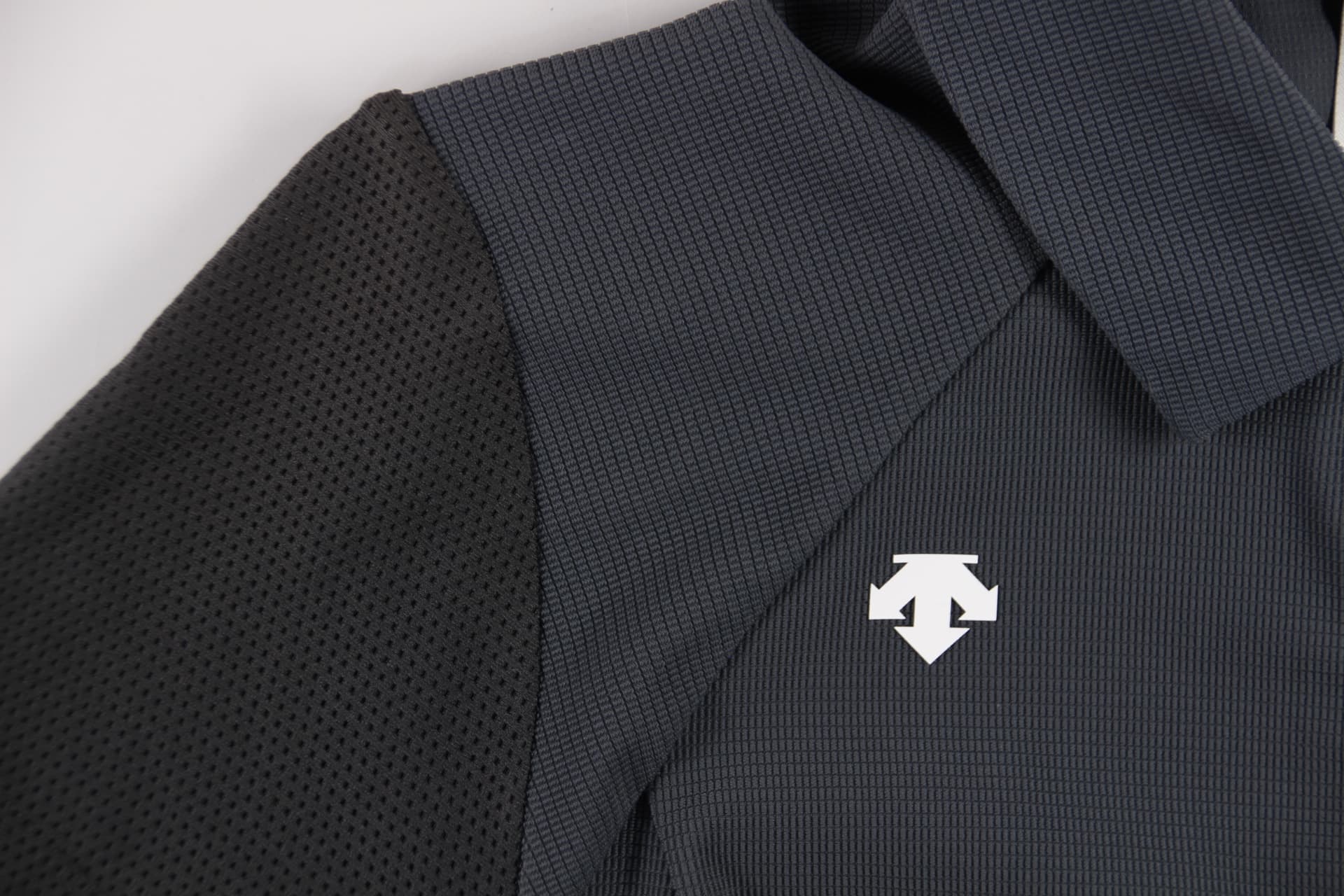 메쉬 소매 카라 반팔 티셔츠