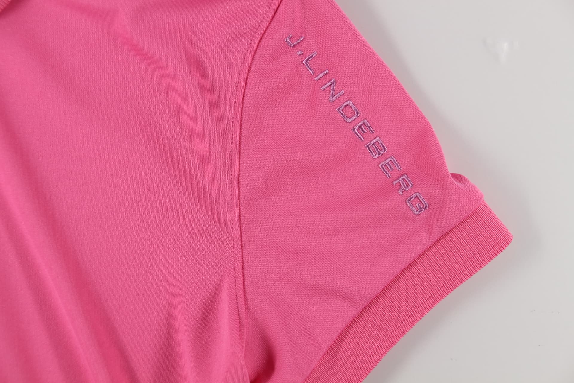 로고 자수 카라 반팔 티셔츠