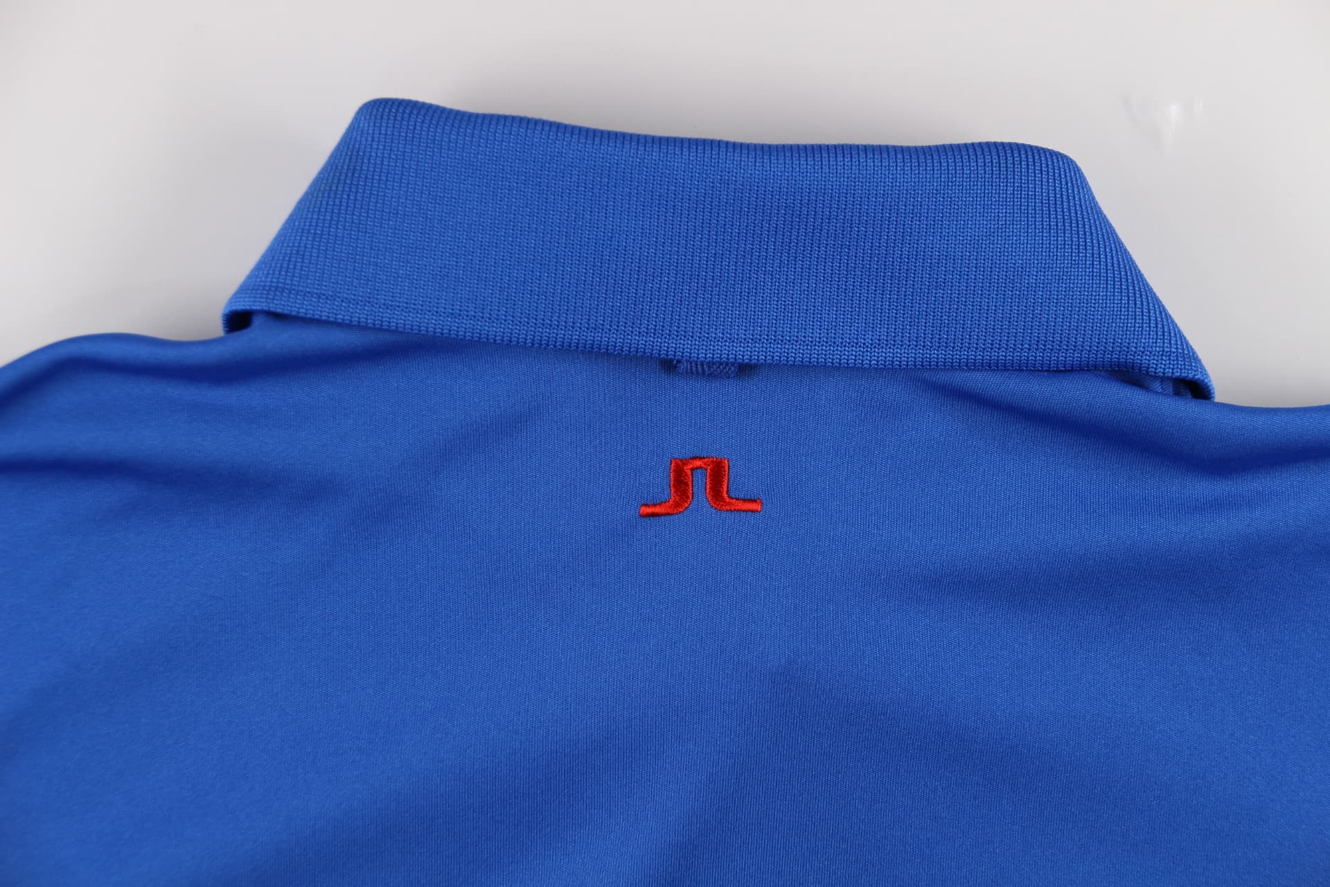 로고 카라 반팔 티셔츠