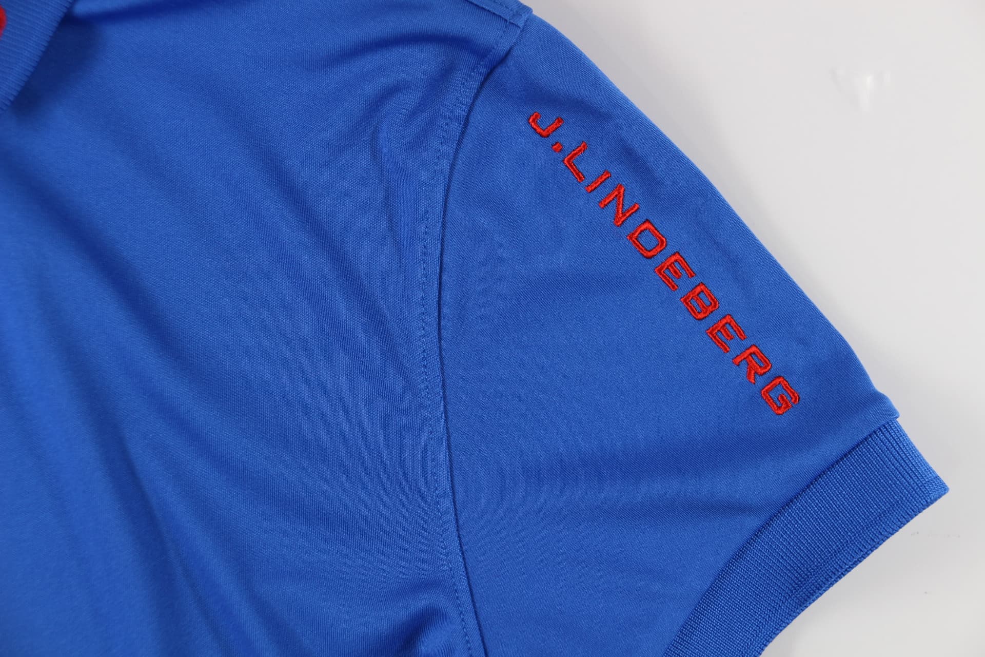 로고 카라 반팔 티셔츠