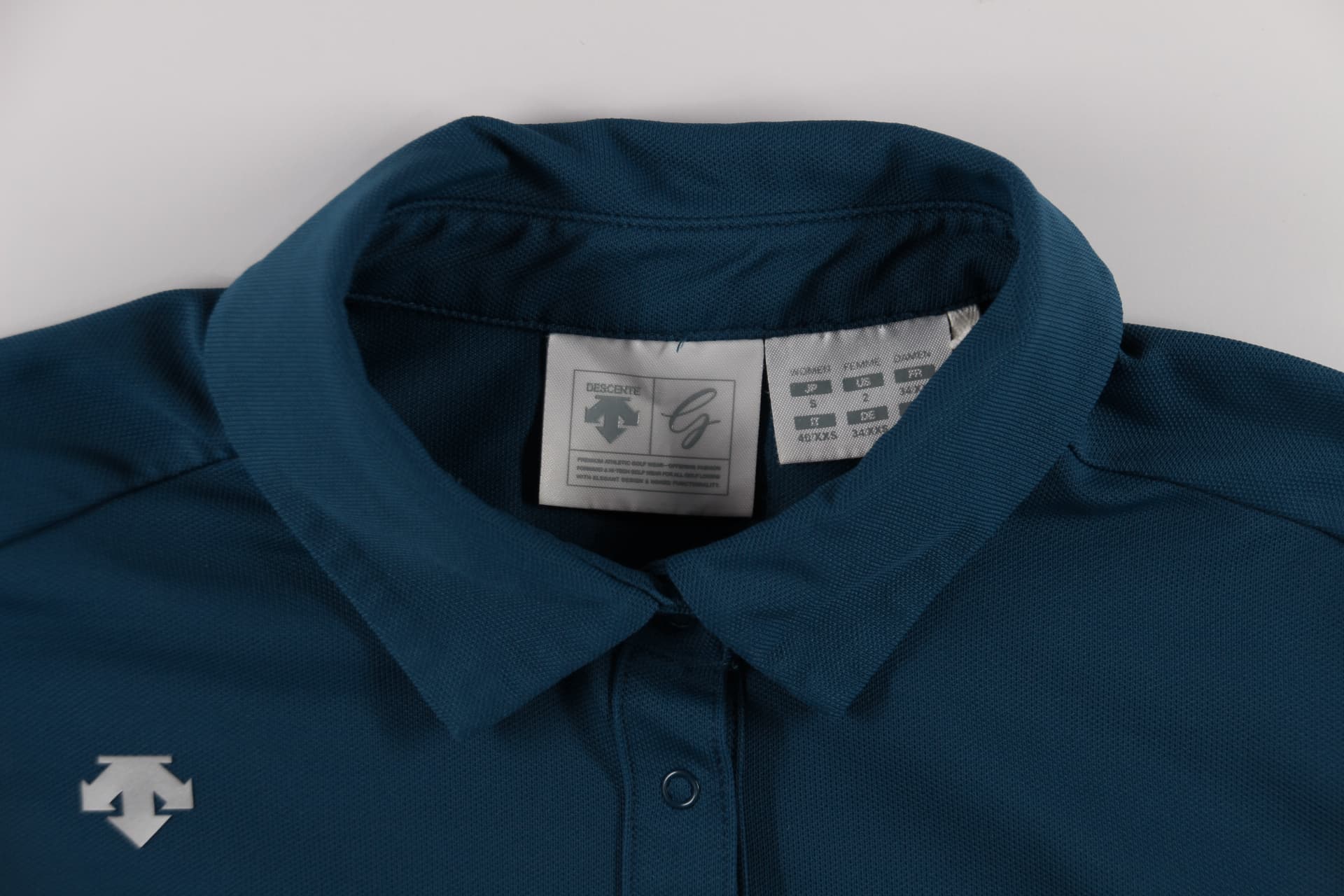 메쉬 라인 절개 카라 반팔 티셔츠