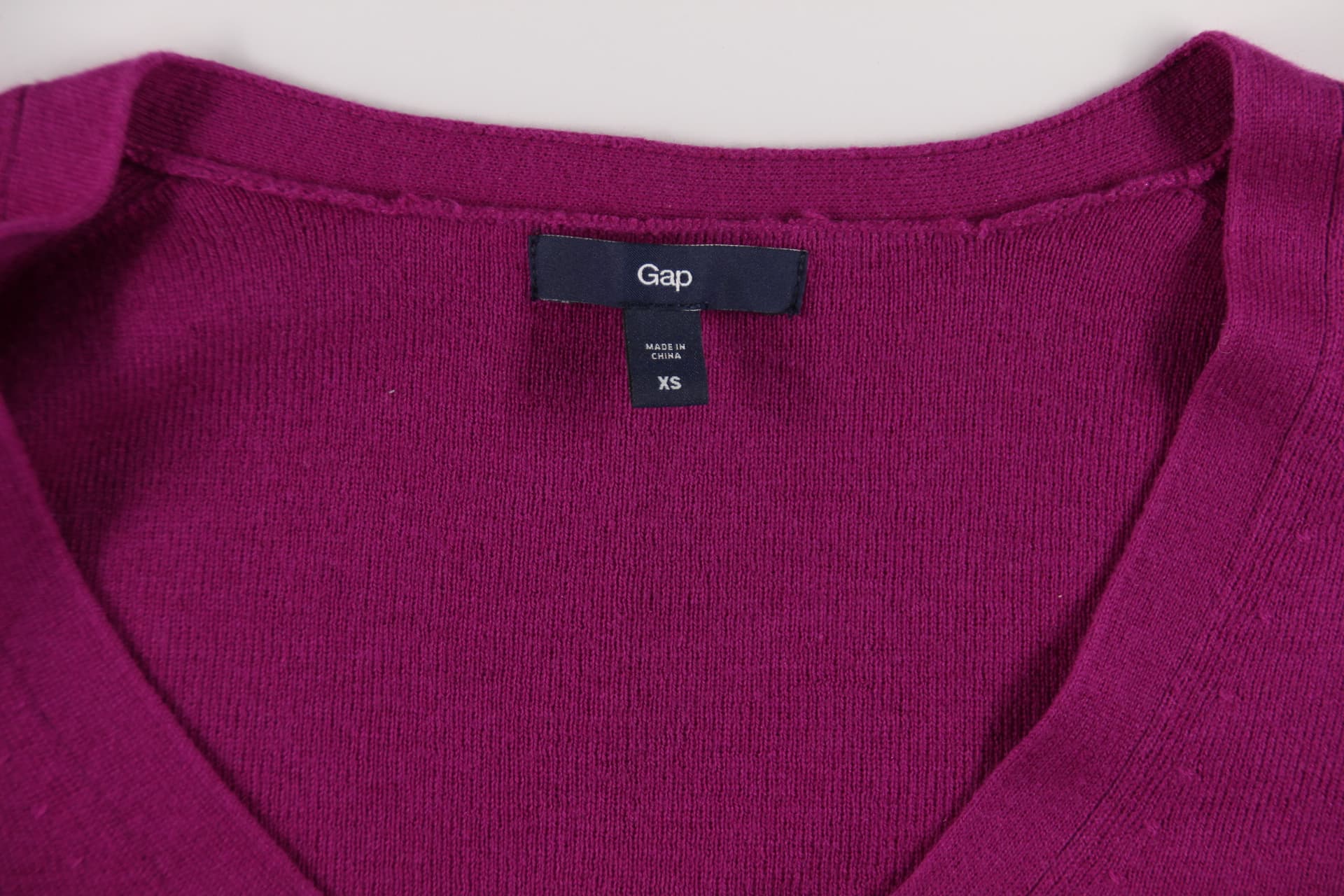 브이넥 긴팔 니트