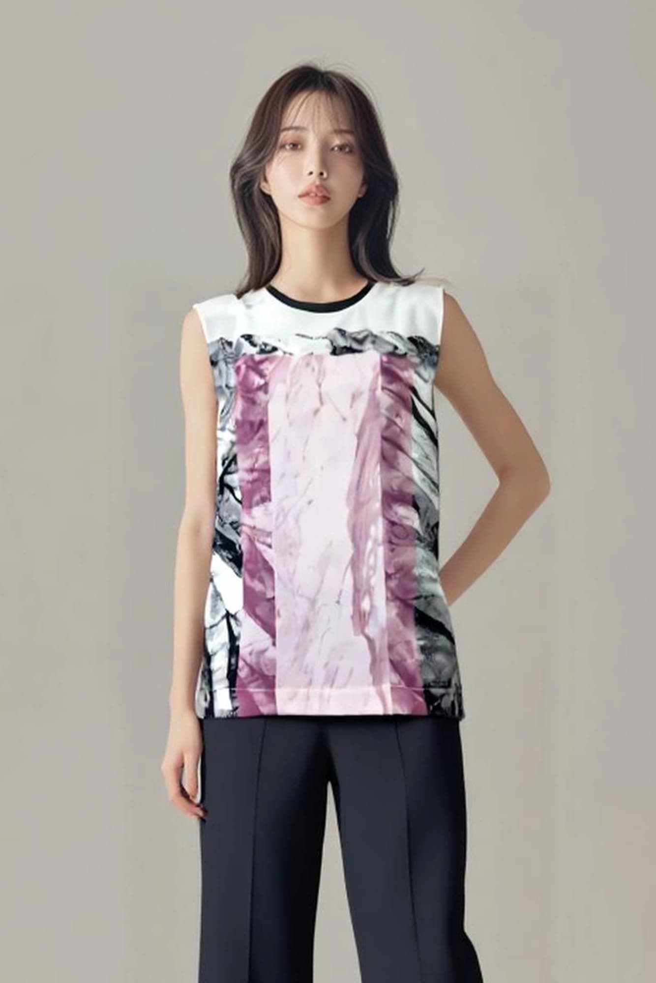 패턴 슬리브리스 블라우스