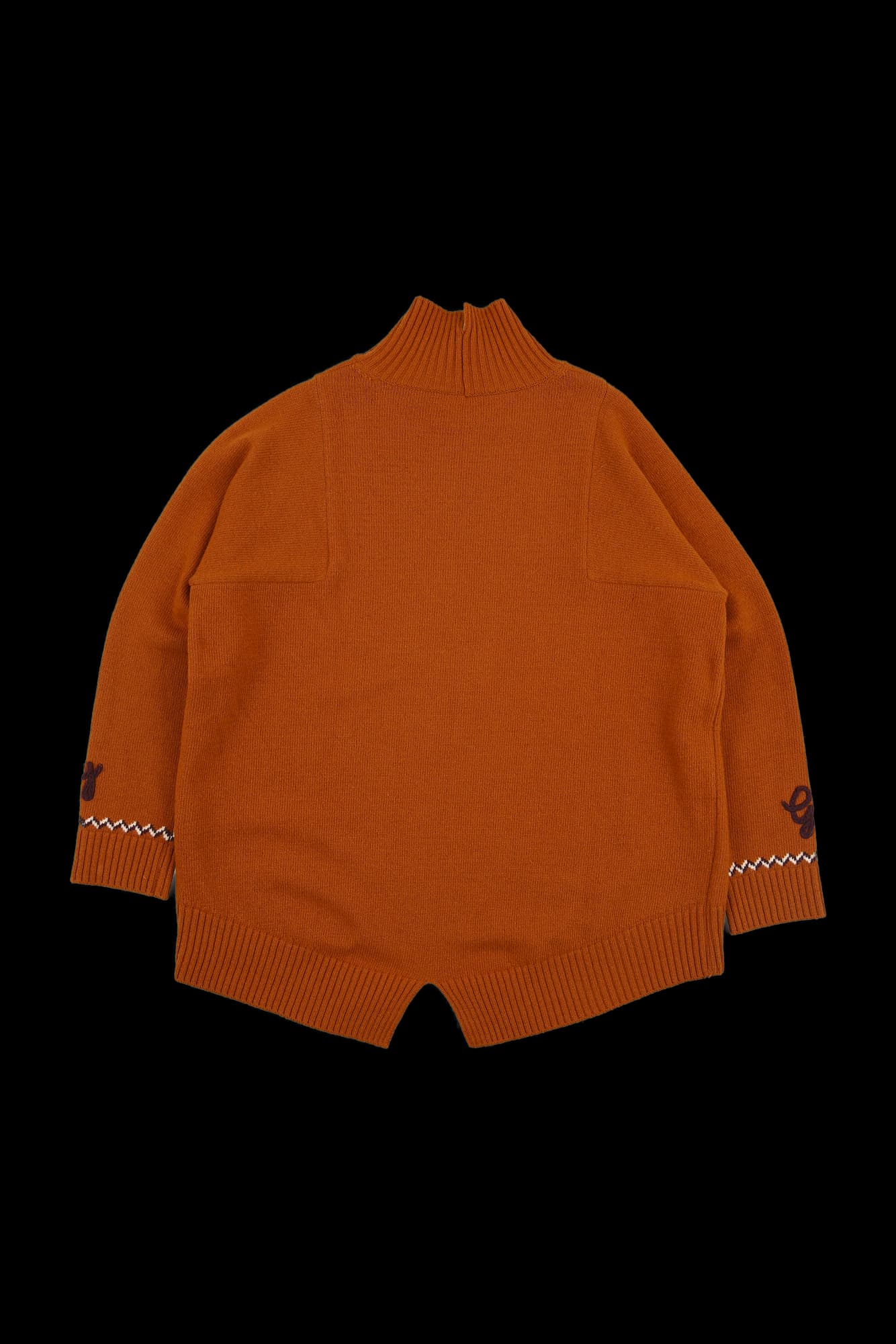 소매 자수 터틀넥 니트