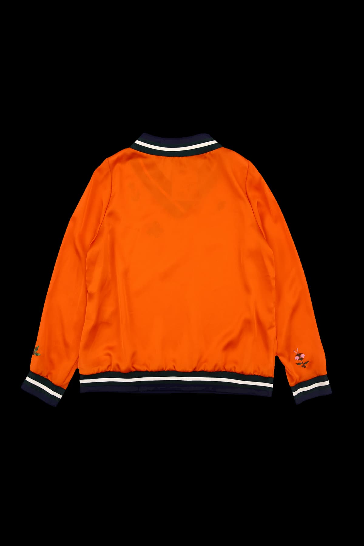 [새상품] 자수 배색 브이넥 긴팔 티셔츠