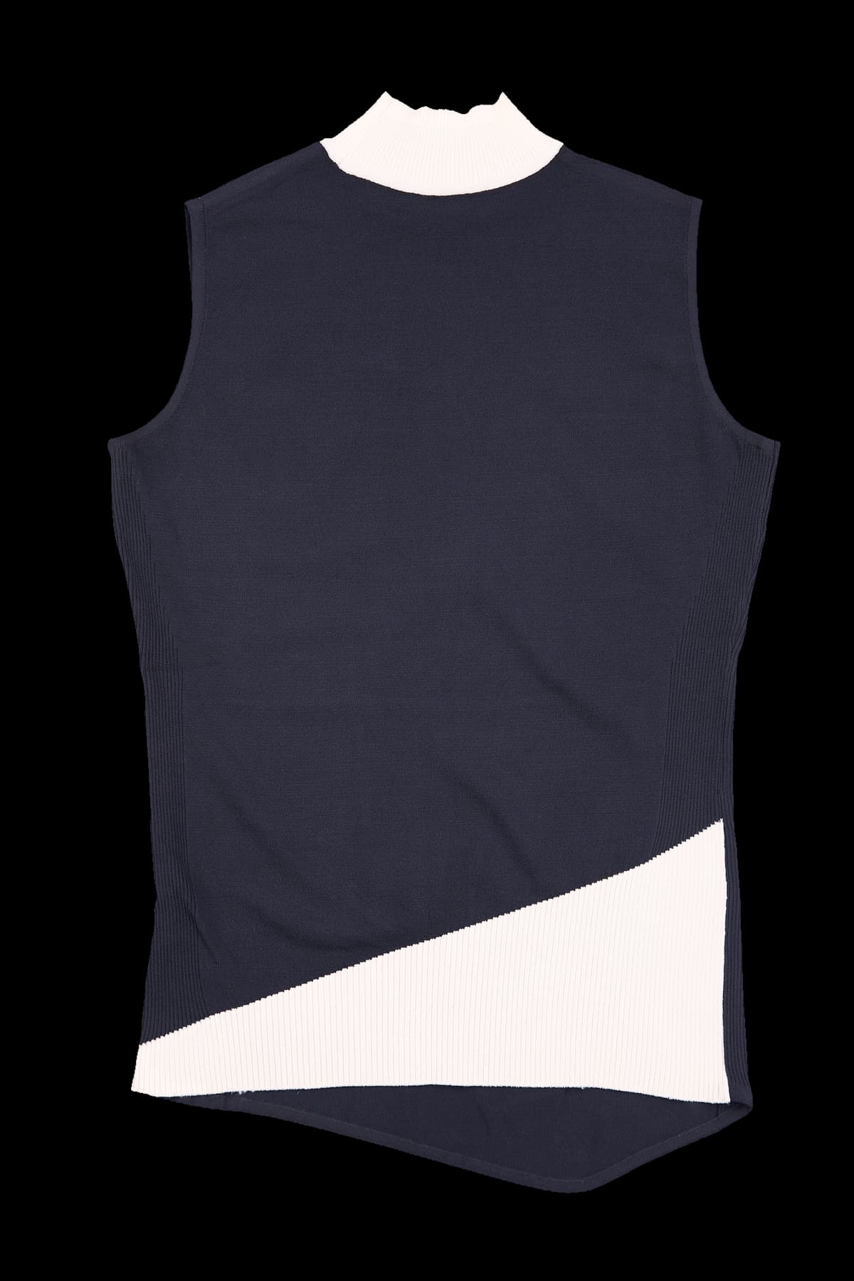 하이넥 슬리브리스 니트