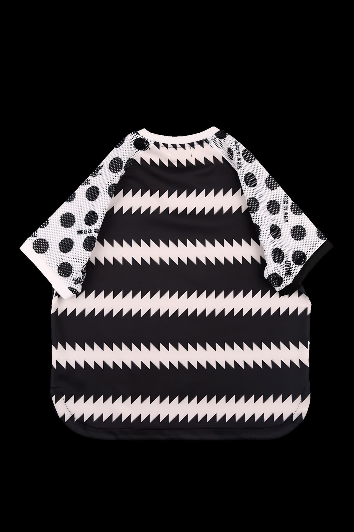 펀칭 소매 반팔티셔츠