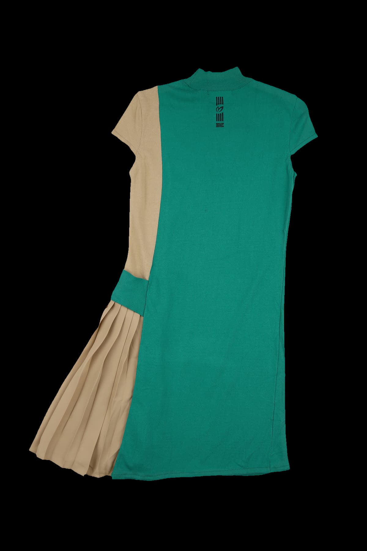 반폴라 민소매 원피스