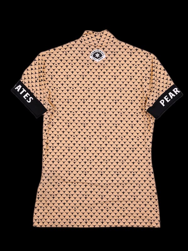 로고 패턴 하이넥 반팔