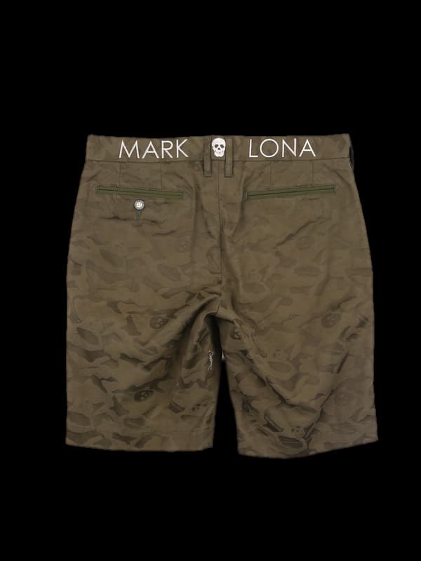 로고 패턴 반바지 