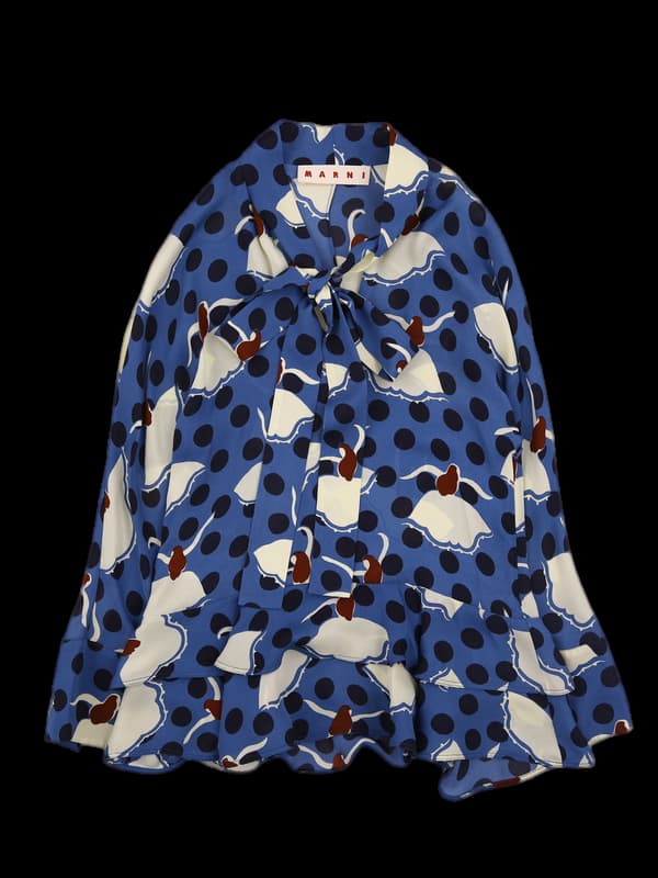 리본타이 블라우스