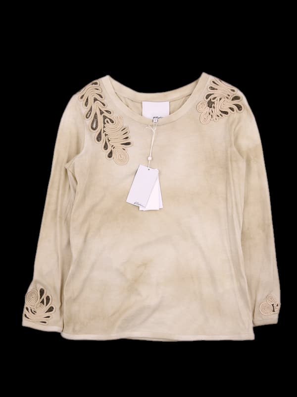 자수 디테일 티셔츠