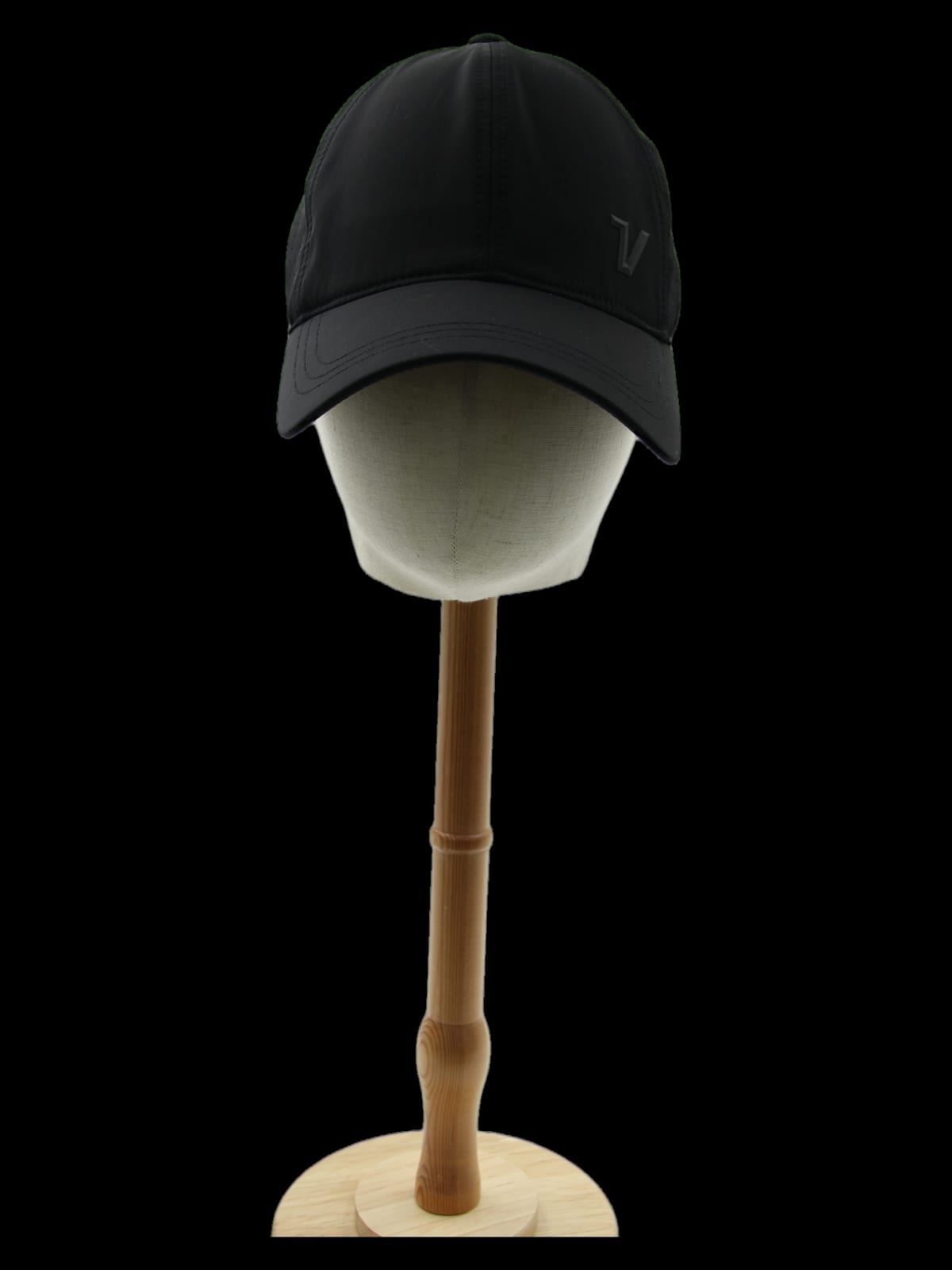블랙 로고 포인트 캡 모자