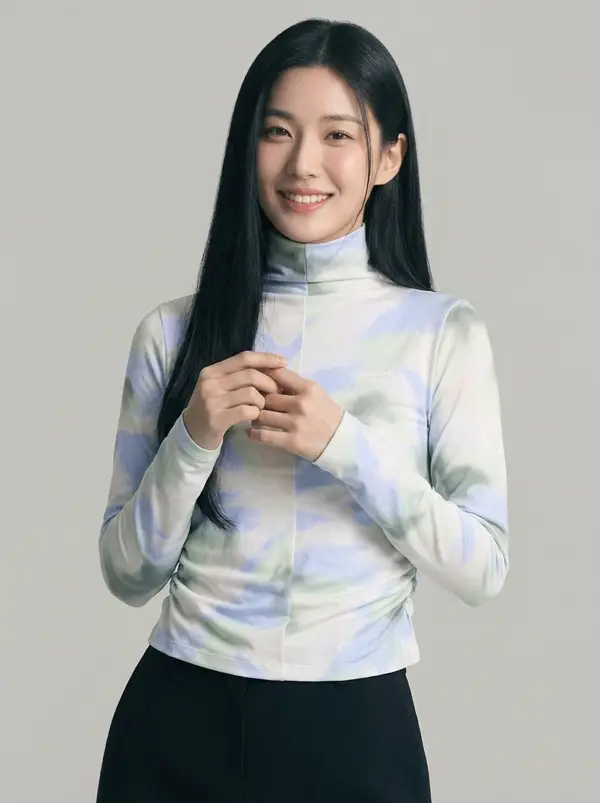 멀티 컬러 타이다이 패턴 하이넥 긴팔 티셔츠