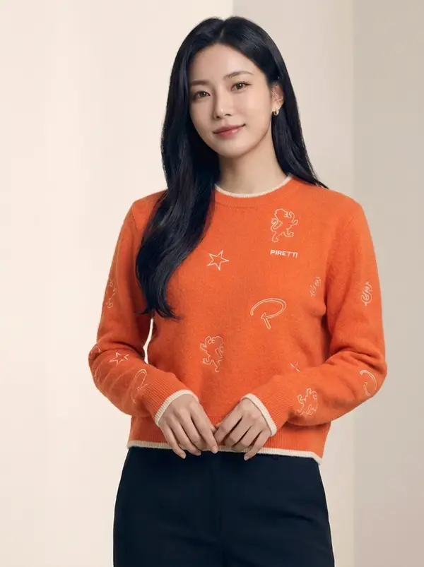 오렌지 올오버 그래픽 라운드넥 니트